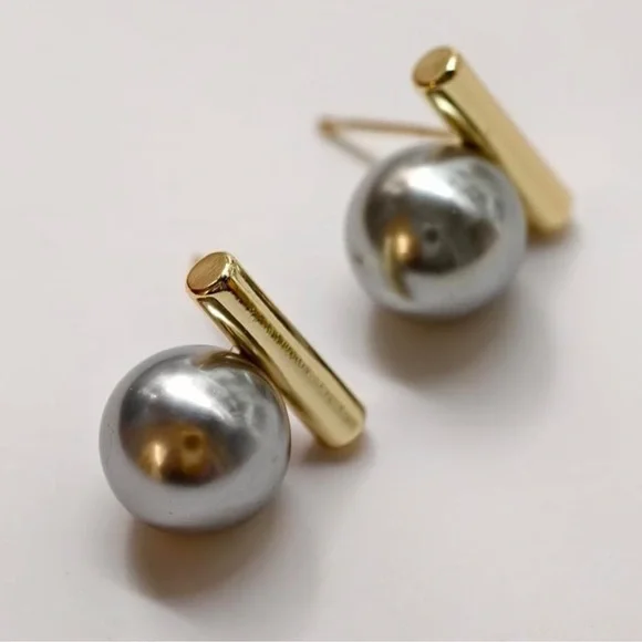 Saya Pearl Gold Gray Earrings - Picture 2 of 2